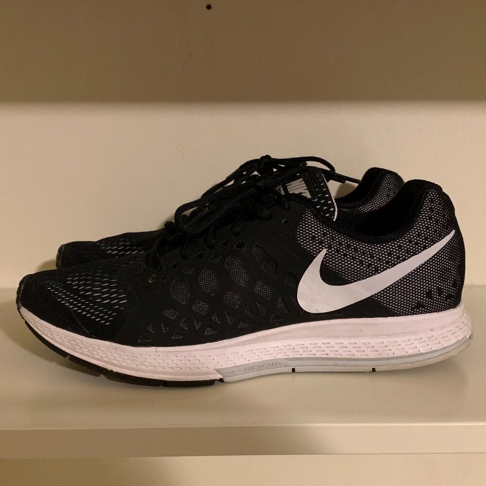Women's NIKE Air Zoom Pegasus 31 Shoes - Size 9.5